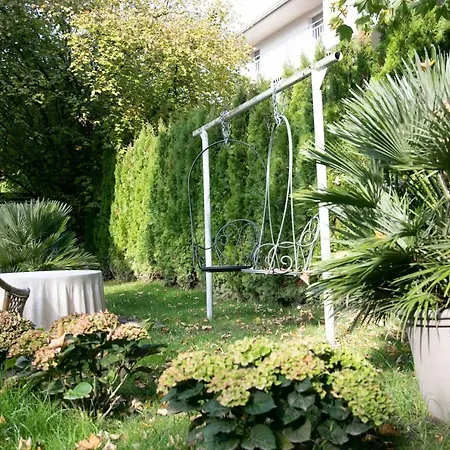 Family Wellhouse Garden Direct In Salzburg, Sunny Big Garden, Up To 16 Pax, Bikes For Free, Bbq, Sunbeds, Parking For Free, 15 Min Sound Of Music * Salzburg
