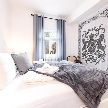 Family Wellhouse Garden Direct In Salzburg, Sunny Big Garden, Up To 16 Pax, Bikes For Free, Bbq, Sunbeds, Parking For Free, 15 Min Sound Of Music Villa