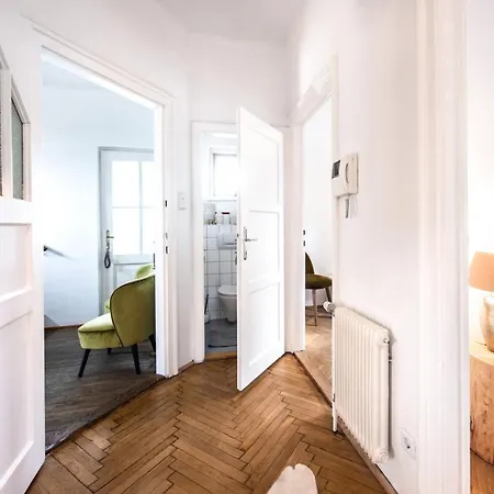 Villa Family Wellhouse Garden Direct In Salzburg, Sunny Big Garden, Up To 16 Pax, Bikes For Free, Bbq, Sunbeds, Parking For Free, 15 Min Sound Of Music Salzburg