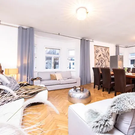 Villa Family Wellhouse Garden Direct In Salzburg, Sunny Big Garden, Up To 16 Pax, Bikes For Free, Bbq, Sunbeds, Parking For Free, 15 Min Sound Of Music