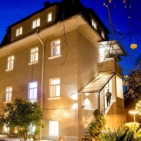 Villa Family Wellhouse Garden Direct In Salzburg, Sunny Big Garden, Up To 16 Pax, Bikes For Free, Bbq, Sunbeds, Parking For Free, 15 Min Sound Of Music Salzburg