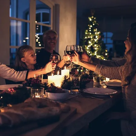 Family Wellhouse Garden Direct In Salzburg, Sunny Big Garden, Up To 16 Pax, Bikes For Free, Bbq, Sunbeds, Parking For Free, 15 Min Sound Of Music Вилла *