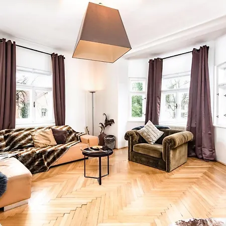 Family Wellhouse Garden Direct In Salzburg, Sunny Big Garden, Up To 16 Pax, Bikes For Free, Bbq, Sunbeds, Parking For Free, 15 Min Sound Of Music * Salzburg