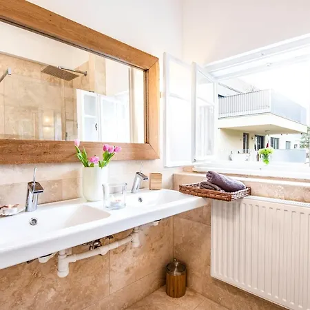 Family Wellhouse Garden Direct In Salzburg, Sunny Big Garden, Up To 16 Pax, Bikes For Free, Bbq, Sunbeds, Parking For Free, 15 Min Sound Of Music Зальцбург