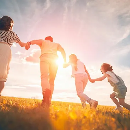 Family Wellhouse Garden Direct In Salzburg, Sunny Big Garden, Up To 16 Pax, Bikes For Free, Bbq, Sunbeds, Parking For Free, 15 Min Sound Of Music * Зальцбург