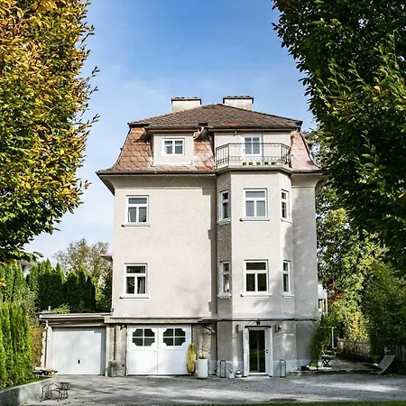 Family Wellhouse Garden Direct In Salzburg, Sunny Big Garden, Up To 16 Pax, Bikes For Free, Bbq, Sunbeds, Parking For Free, 15 Min Sound Of Music Villa *